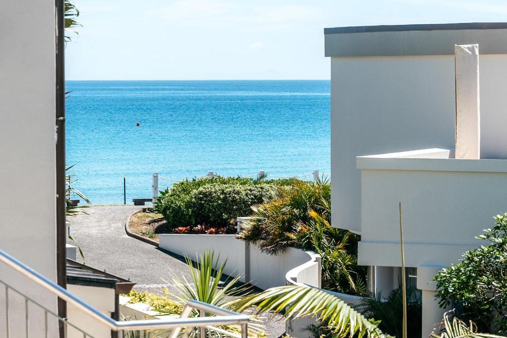Onetangi Beach Apartments Exterior foto