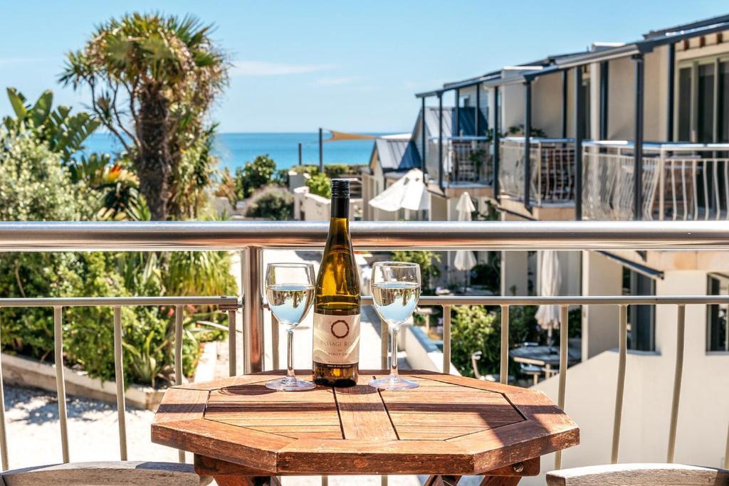 Onetangi Beach Apartments Exterior foto