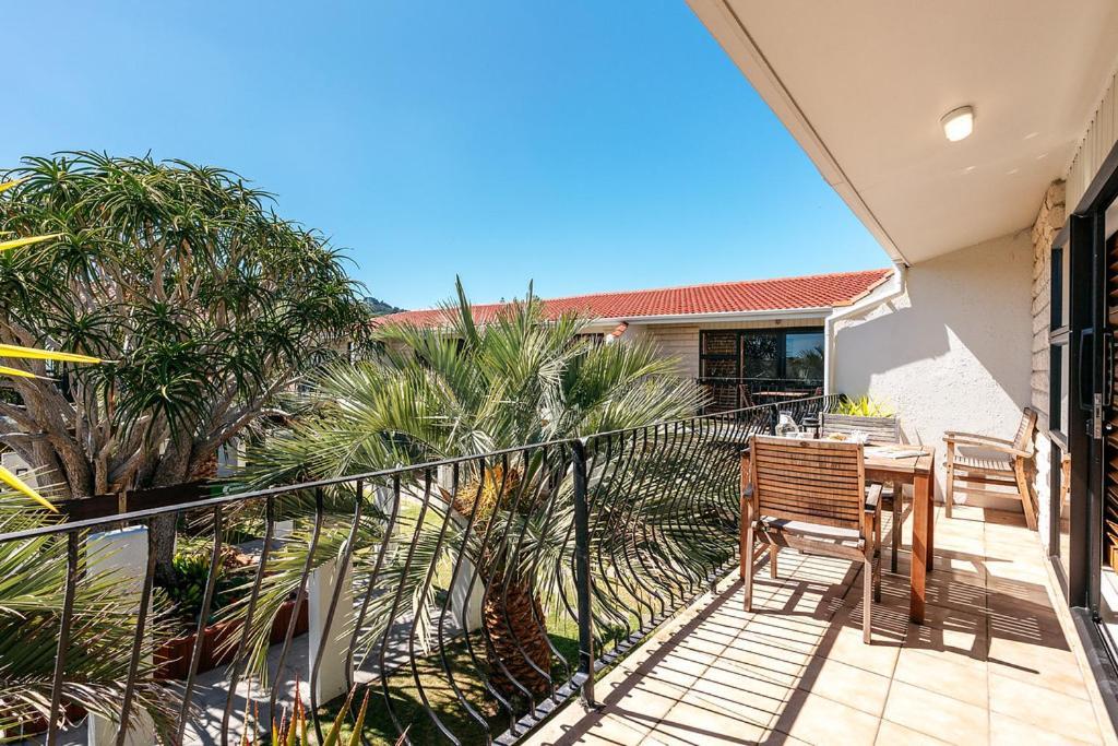 Onetangi Beach Apartments Exterior foto