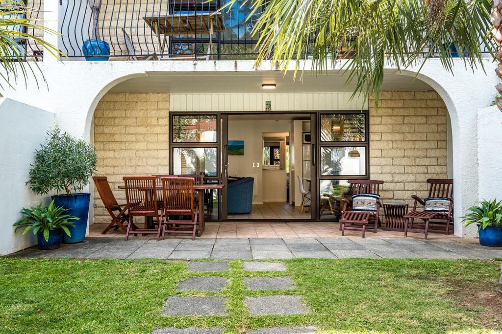 Onetangi Beach Apartments Exterior foto