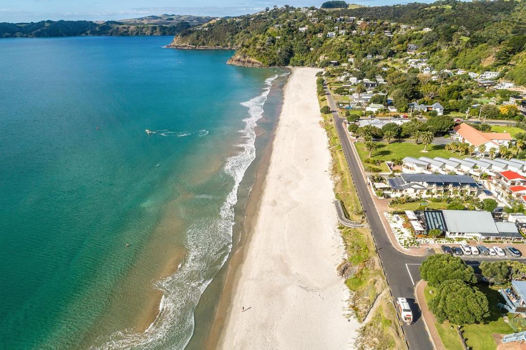 Onetangi Beach Apartments Exterior foto