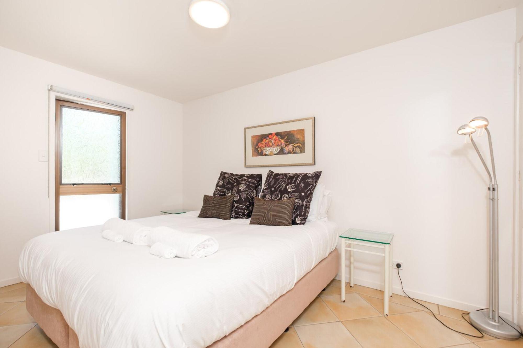 Onetangi Beach Apartments Exterior foto