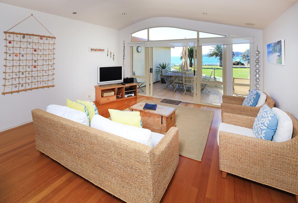 Onetangi Beach Apartments Exterior foto